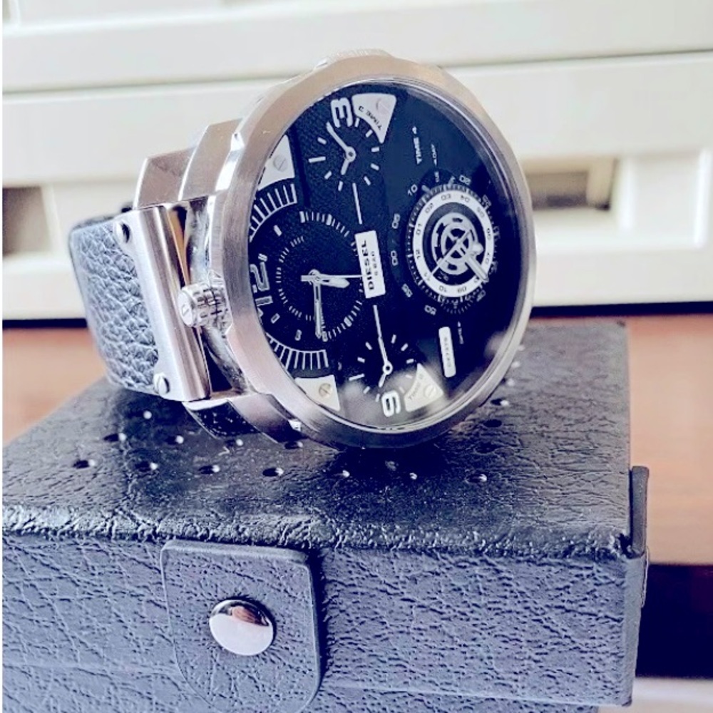 Diesel dz7379 Machinus 4 time zone watch